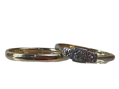 Lot 246 - DIAMOND THREE STONE RING