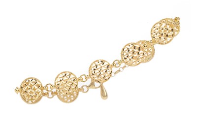 Lot 584 - EIGHTEEN CARAT GOLD BRACELET