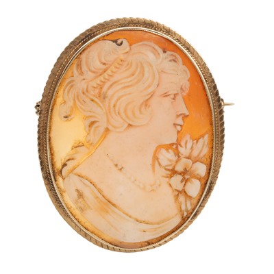 Lot 602 - CAMEO BROOCH