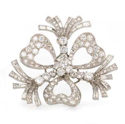 Lot 604 - IMPRESSIVE DIAMOND BROOCH