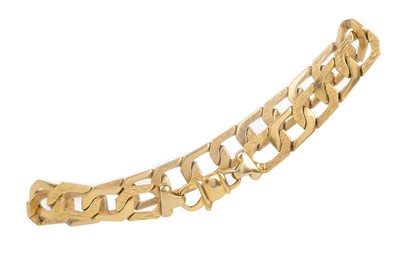 Lot 606 - CURB LINK BRACELET