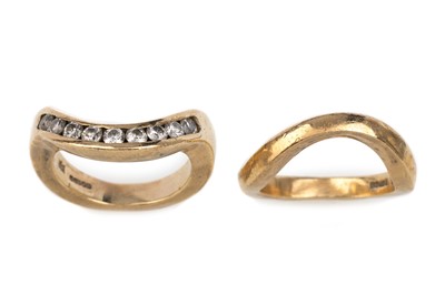 Lot 613 - WEDDING AND ETERNITY RING SET