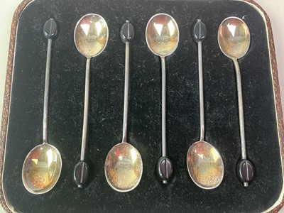 Lot 530 - SET OF SIX EDWARDIAN SILVER COFFEE BEAN SPOONS