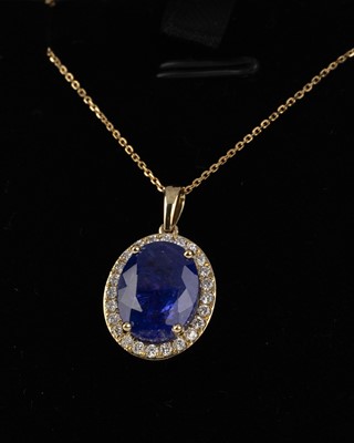 Lot 431 - TANZANITE AND DIAMOND NECKLACE