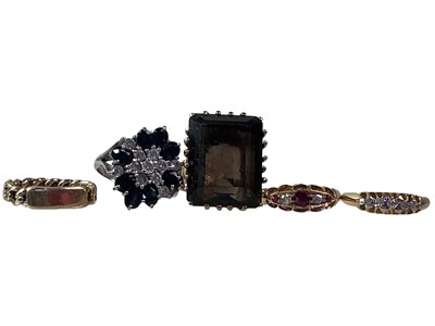 Lot 599 - GROUP OF DRESS RINGS