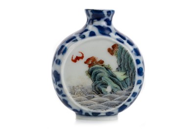 Lot 883 - CHINESE PORCELAIN SNUFF BOTTLE