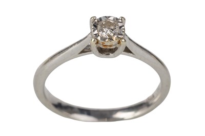Lot 629 - DIAMOND SOLITAIRE RING