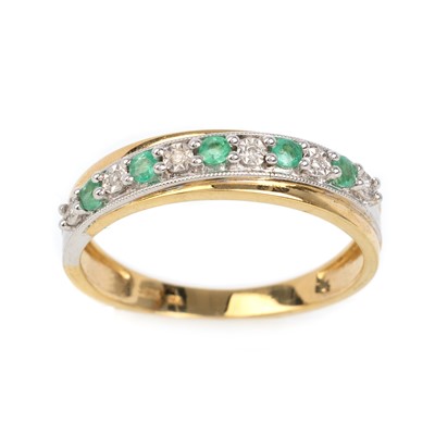 Lot 634 - EMERALD AND DIAMOND HALF ETERNITY RING