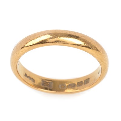 Lot 639 - TWENTY TWO CARAT GOLD WEDDING BAND