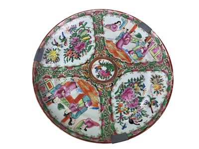 Lot 682 - PAIR OF CHINESE CANTON FAMILLE ROSE PLATES