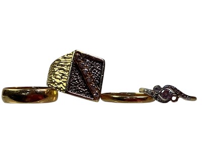 Lot 708 - GENT'S GOLD RING