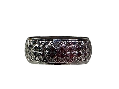 Lot 712 - WHITE GOLD WEDDING BAND