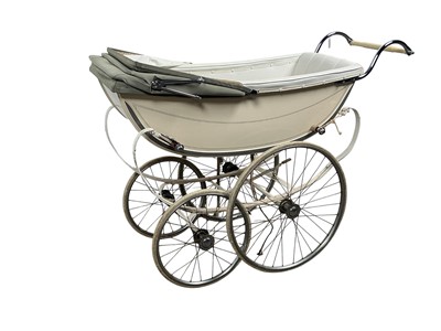 Lot 725 - VINTAGE OSNATH PRAM