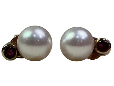 Lot 19 - PAIR OF JAPANESE GOLD AND PEARL EARRINGS