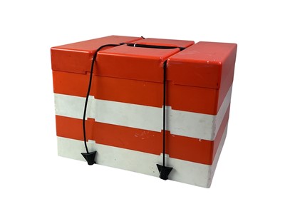 Lot 435 - VINTAGE PICNIC HAMPER