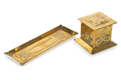 Lot MARGARET GILMOUR, ARTS & CRAFTS BRASS INKWELL AND PEN TRAY