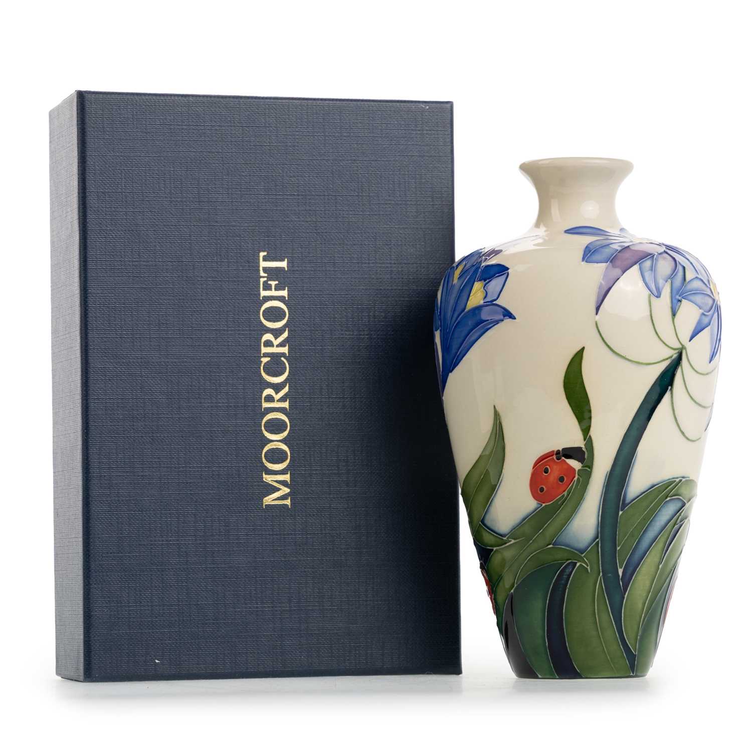 Lot 1325 - MOORCROFT POTTERY VASE