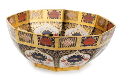 Lot 1316 - ROYAL CROWN DERBY BOWL