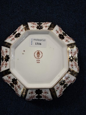 Lot 1316 - ROYAL CROWN DERBY BOWL