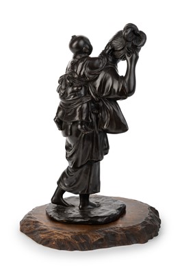 Lot 817 - JAPANESE BRONZE FIGURE OF A GEISHA