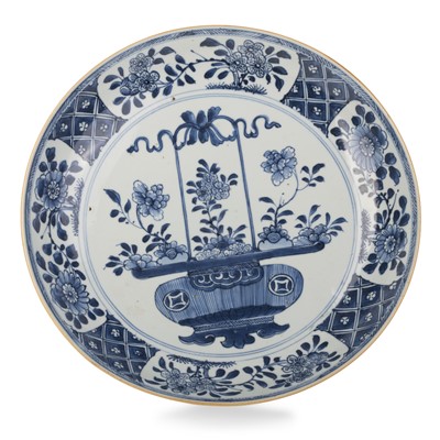 Lot 824 - CHINESE BLUE AND WHITE DISH