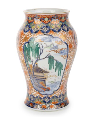 Lot 831 - JAPANESE IMARI VASE