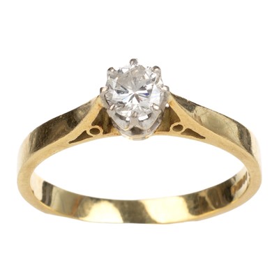 Lot 652 - DIAMOND SOLITAIRE RING