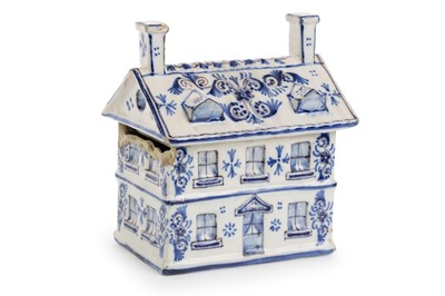 Lot 1385 - DELFT BLUE AND WHITE CASKET