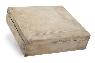 Lot 19 - GEORGE V SILVER CIGAR CASKET