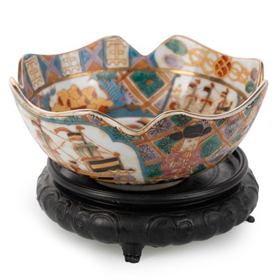 Lot 781 - JAPANESE IMARI PORCELAIN 'NAMBAN' BOWL