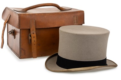 Lot 1517 - VICTORIAN LEATHER HAT CASE