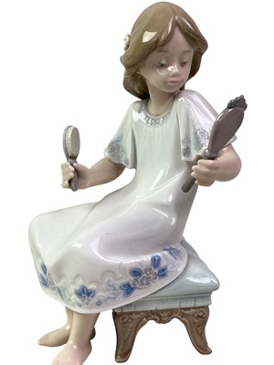 Lot 231 - LLADRO FIGURE