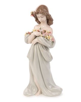 Lot 1334 - LLADRO FIGURE OF PETALS OF LOVE