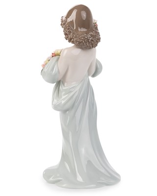 Lot 1334 - LLADRO FIGURE OF PETALS OF LOVE