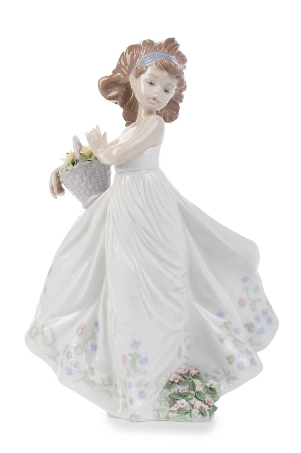 Lot 1330 - LLADRO FIGURE OF FLORAL PATH