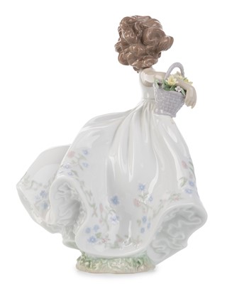 Lot 1330 - LLADRO FIGURE OF FLORAL PATH