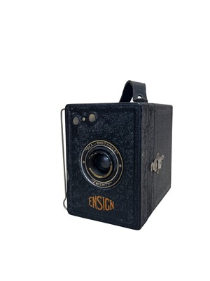 Lot 241 - GROUP OF CAMERAS