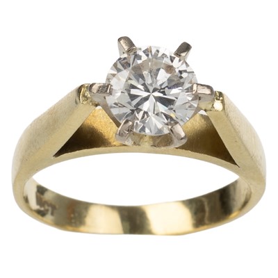 Lot 661 - DIAMOND SOLITAIRE RING