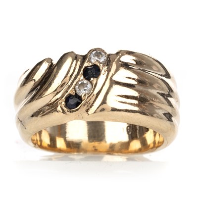 Lot 663 - GOLD DRESS STONE RING