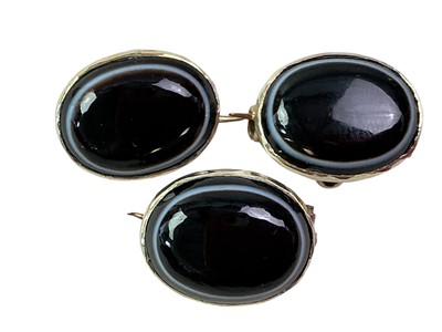 Lot 322 - THREE BANDED AGATE BROOCHES