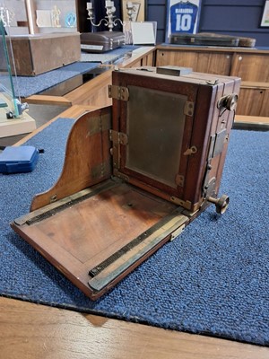 Lot 998 - QUARTER PLATE CAMERA BY W. WATSON & SONS