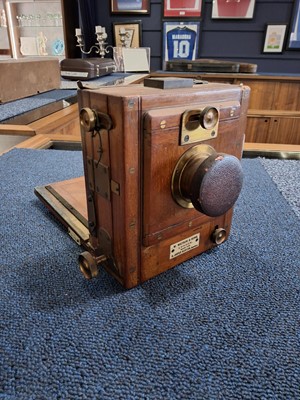 Lot 998 - QUARTER PLATE CAMERA BY W. WATSON & SONS