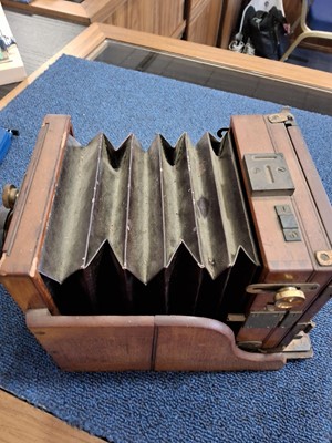 Lot 998 - QUARTER PLATE CAMERA BY W. WATSON & SONS