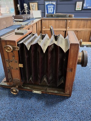 Lot 998 - QUARTER PLATE CAMERA BY W. WATSON & SONS