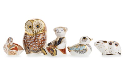 Lot 1351 - FIVE ROYAL CROWN DERBY ANIMAL PAPERWEIGHTS