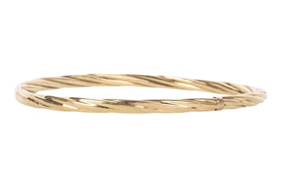 Lot 728 - GOLD TWIST BANGLE