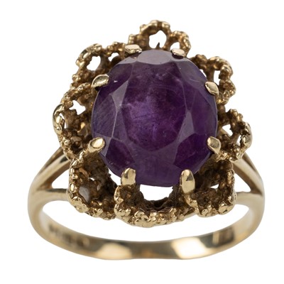 Lot 734 - AMETHYST DRESS RING