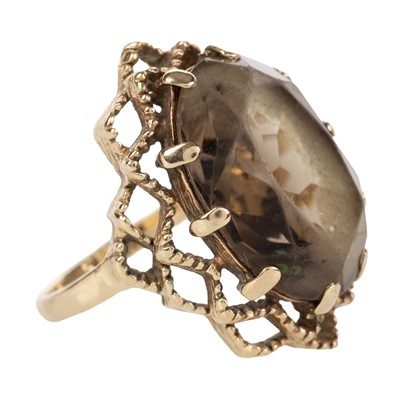 Lot 738 - SMOKEY QUARTZ DRESS RING