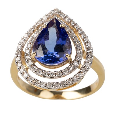 Lot 767 - TANZANITE AND DIAMOND RING