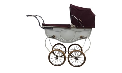 Lot 489 - VINTAGE TRI-ANG DOLL'S PRAM